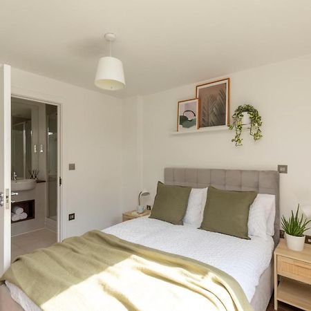 Modern Luxe Apt Just 10 Mins From Tower Bridge! Easy Access To Tube And Bus Londýn Exteriér fotografie