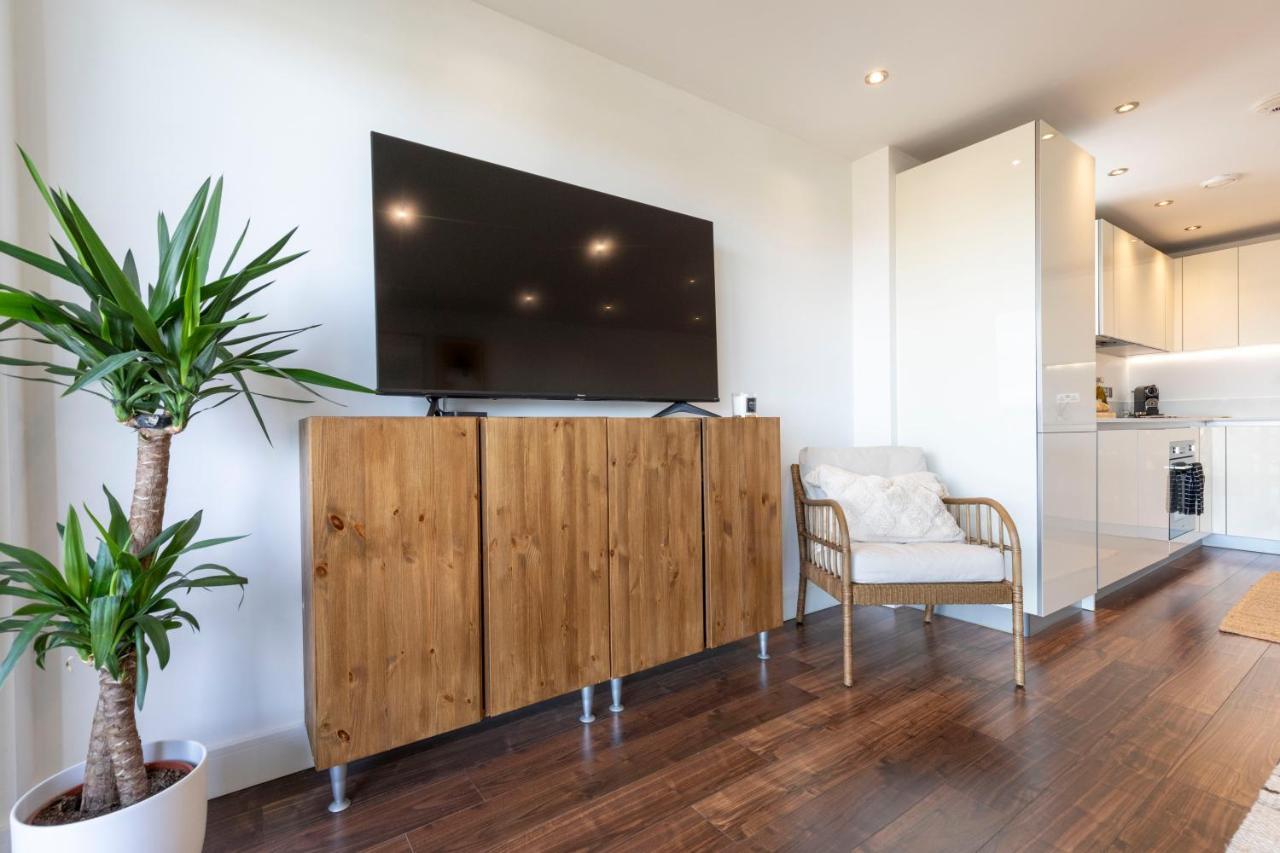 Modern Luxe Apt Just 10 Mins From Tower Bridge! Easy Access To Tube And Bus Londýn Exteriér fotografie