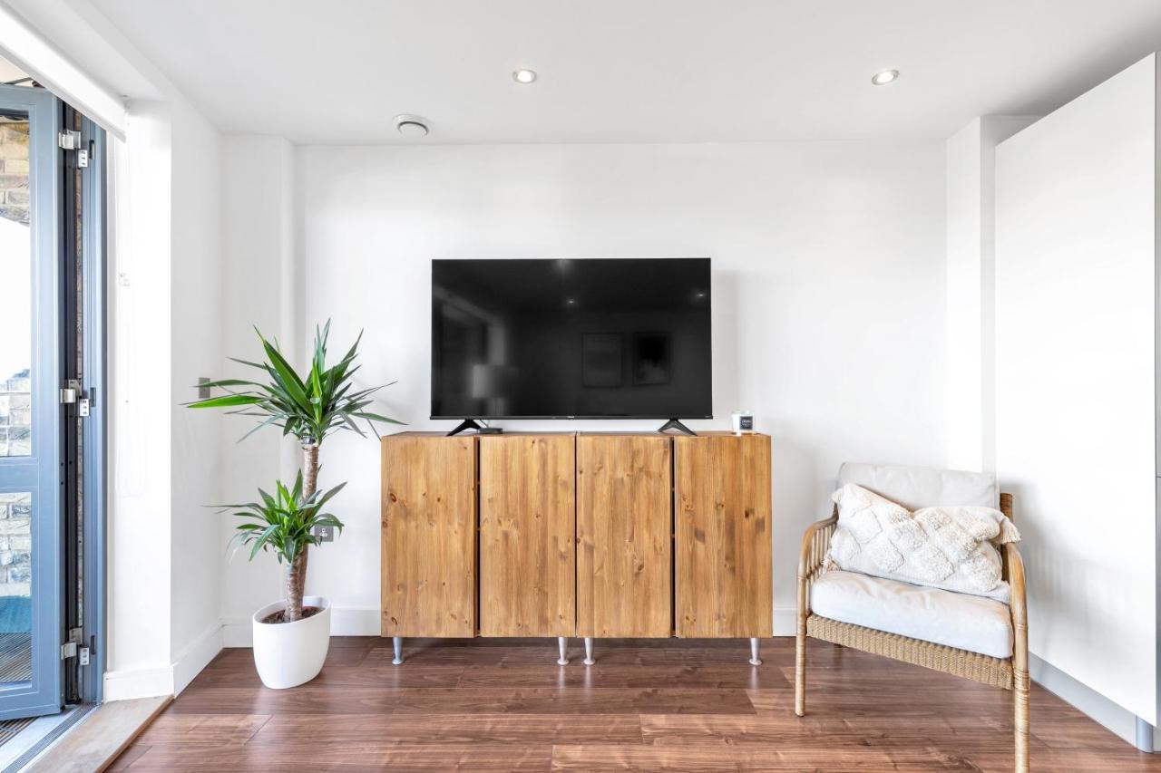 Modern Luxe Apt Just 10 Mins From Tower Bridge! Easy Access To Tube And Bus Londýn Exteriér fotografie