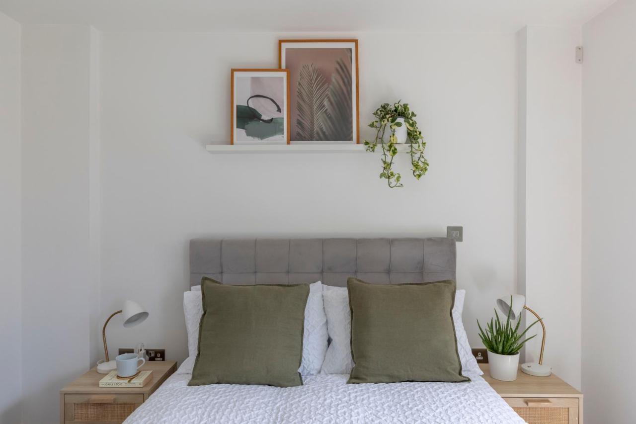 Modern Luxe Apt Just 10 Mins From Tower Bridge! Easy Access To Tube And Bus Londýn Exteriér fotografie