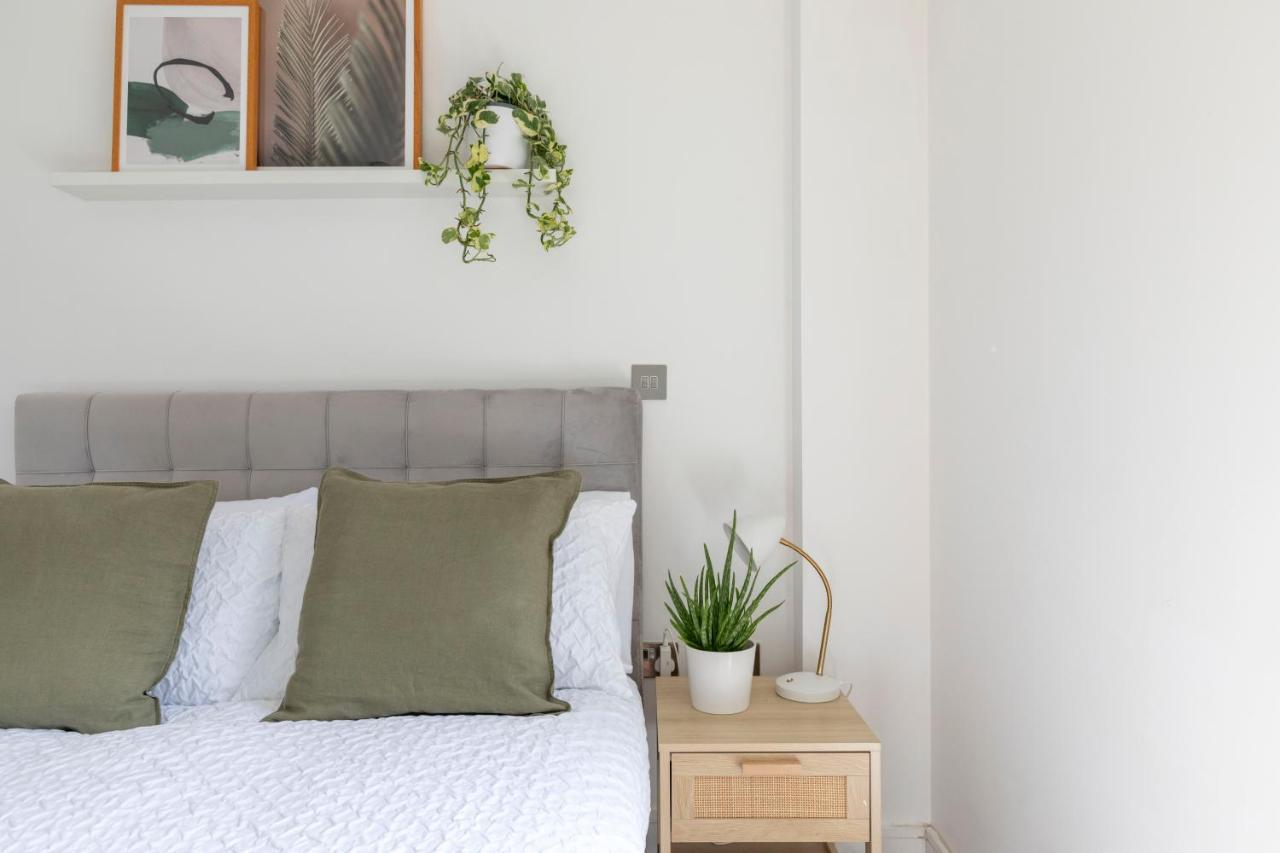 Modern Luxe Apt Just 10 Mins From Tower Bridge! Easy Access To Tube And Bus Londýn Exteriér fotografie